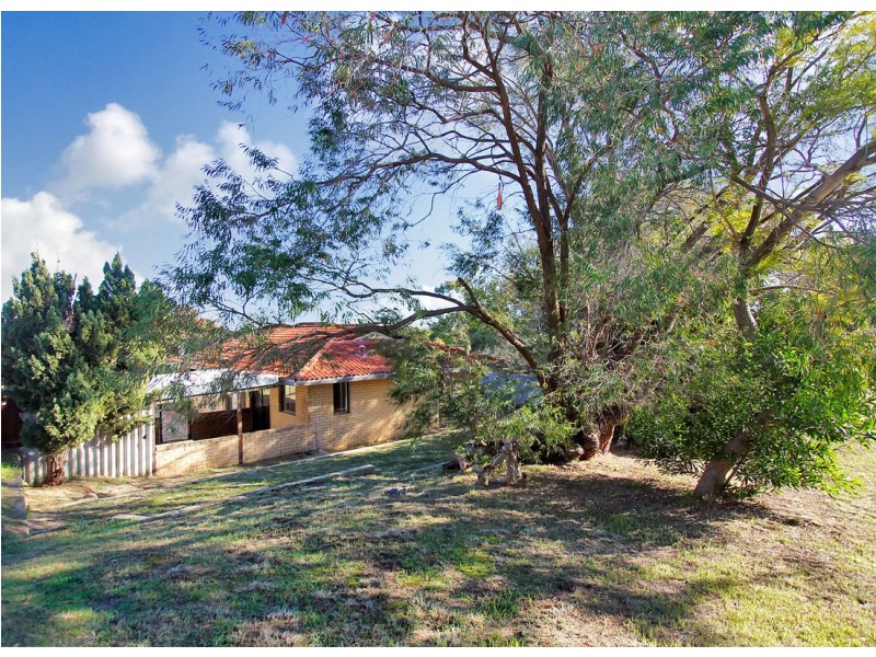 16 Roxwell Way, Girrawheen WA 6064