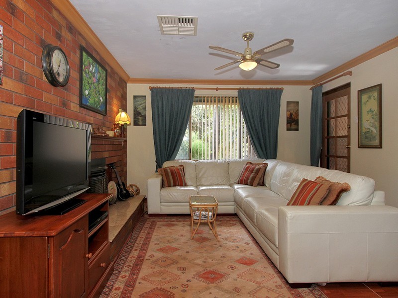 2/3 Padbury Court, Eden Hill WA 6054