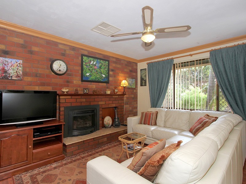 2/3 Padbury Court, Eden Hill WA 6054