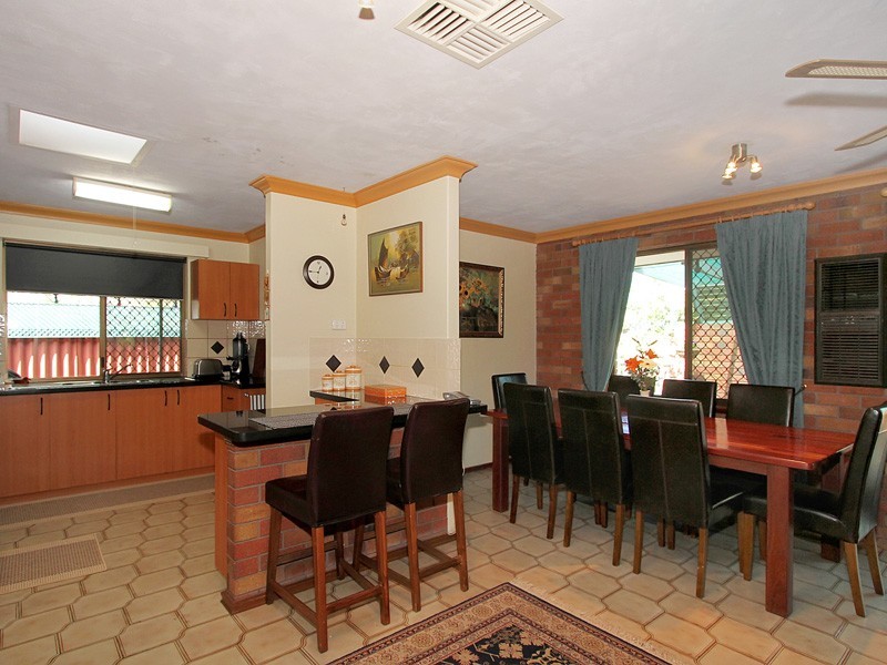 2/3 Padbury Court, Eden Hill WA 6054