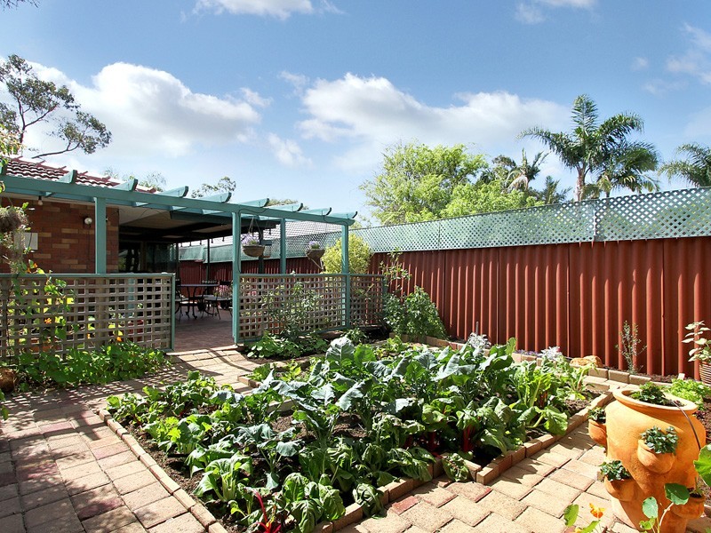 2/3 Padbury Court, Eden Hill WA 6054