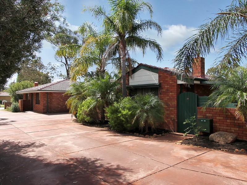 2/3 Padbury Court, Eden Hill WA 6054