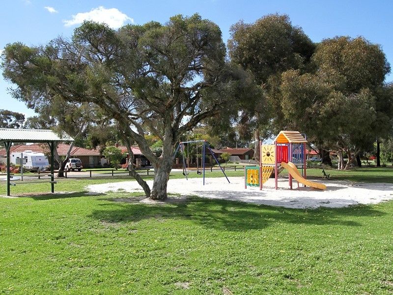 2/3 Padbury Court, Eden Hill WA 6054