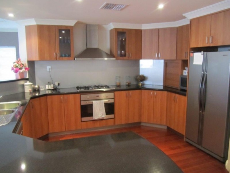 18 Balikpapan Avenue, Dianella WA 6059