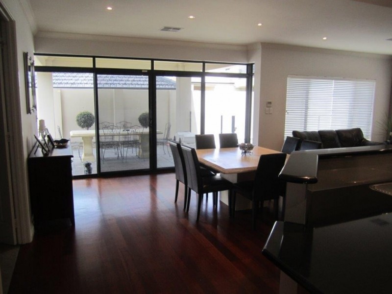 18 Balikpapan Avenue, Dianella WA 6059