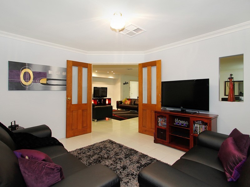 27 McCrae Pass, Canning Vale WA 6155