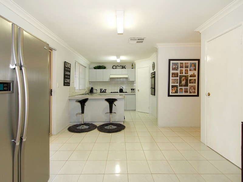 27 McCrae Pass, Canning Vale WA 6155