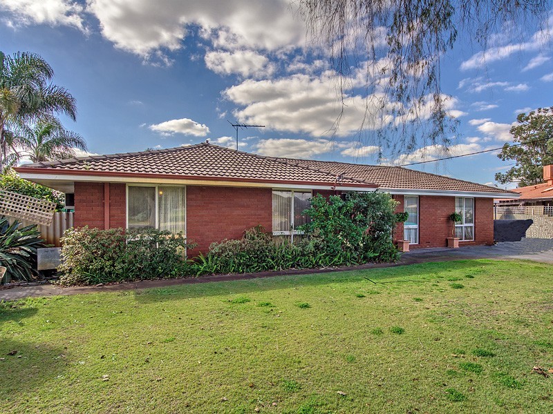 30 Sproxton Way, Embleton WA 6062