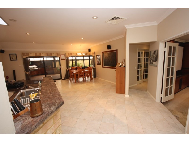 14 Connaught Gardens, Canning Vale WA 6155