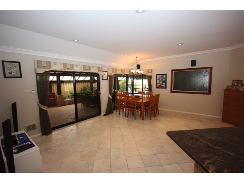 14 Connaught Gardens, Canning Vale WA 6155