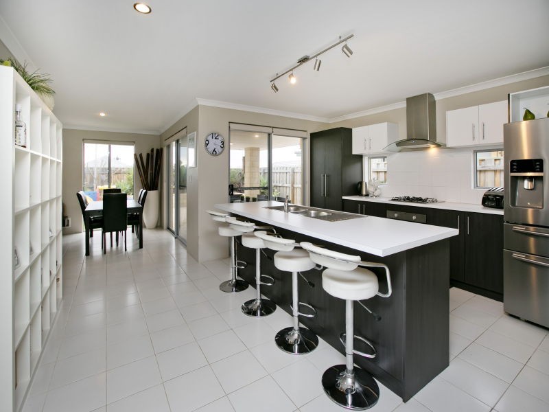 14 Evesham Drive, Ellenbrook WA 6069