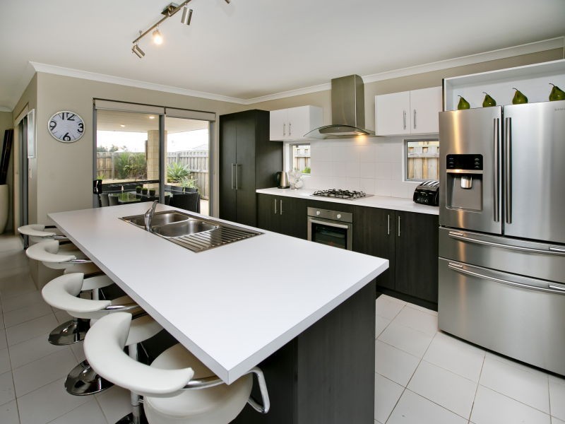 14 Evesham Drive, Ellenbrook WA 6069