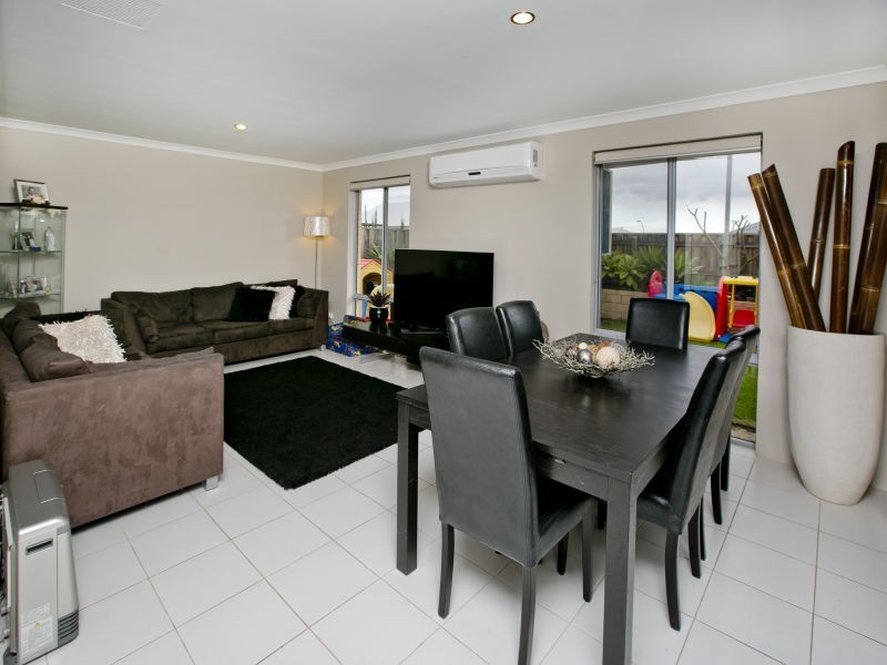 14 Evesham Drive, Ellenbrook WA 6069