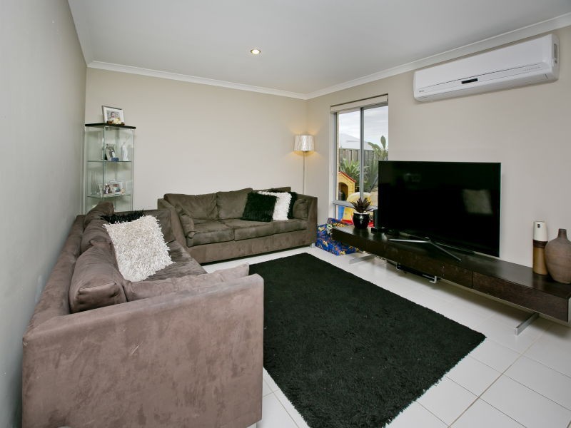 14 Evesham Drive, Ellenbrook WA 6069