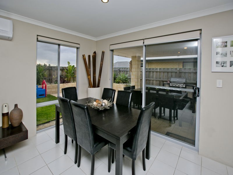 14 Evesham Drive, Ellenbrook WA 6069