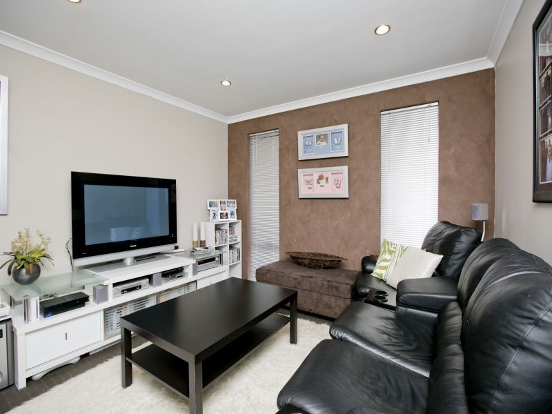 14 Evesham Drive, Ellenbrook WA 6069