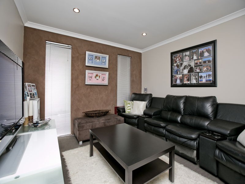 14 Evesham Drive, Ellenbrook WA 6069