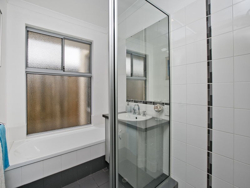 14 Evesham Drive, Ellenbrook WA 6069