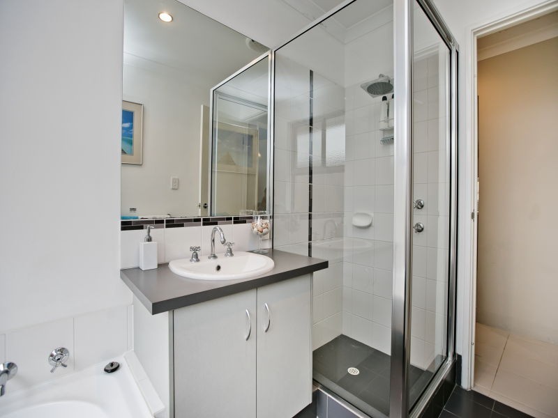 14 Evesham Drive, Ellenbrook WA 6069