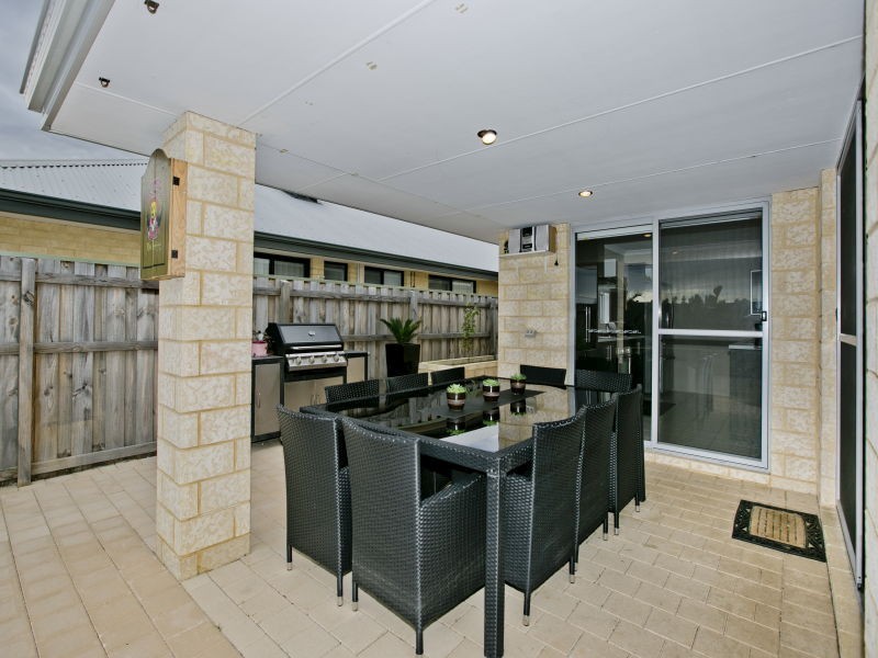 14 Evesham Drive, Ellenbrook WA 6069