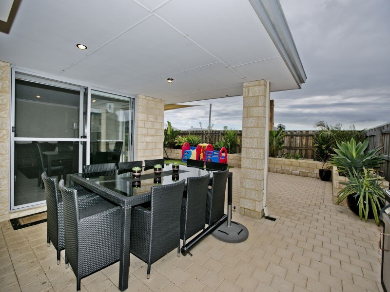 14 Evesham Drive, Ellenbrook WA 6069