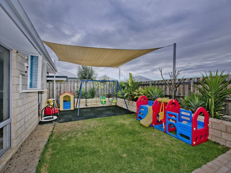 14 Evesham Drive, Ellenbrook WA 6069