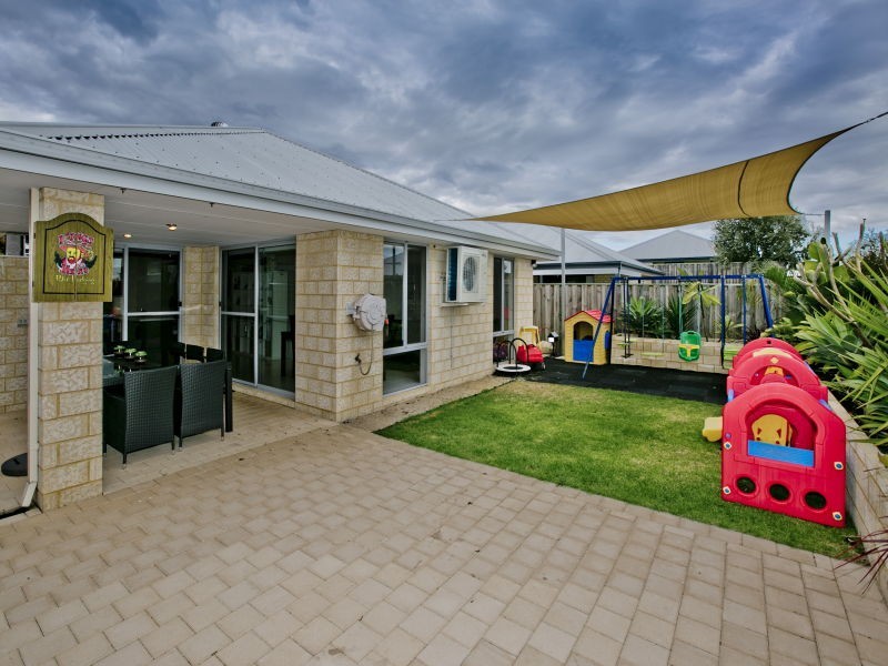 14 Evesham Drive, Ellenbrook WA 6069