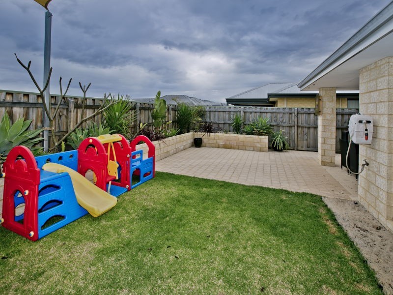 14 Evesham Drive, Ellenbrook WA 6069