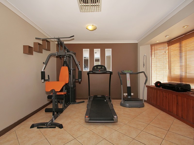 41 Lombardy Crescent, Caversham WA 6055