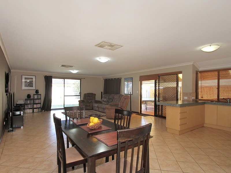 41 Lombardy Crescent, Caversham WA 6055