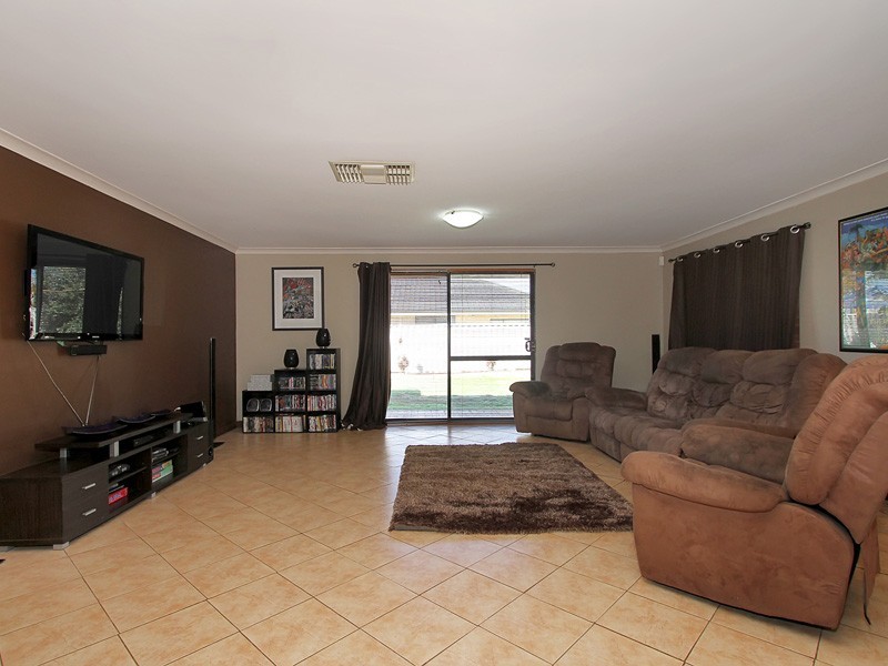 41 Lombardy Crescent, Caversham WA 6055