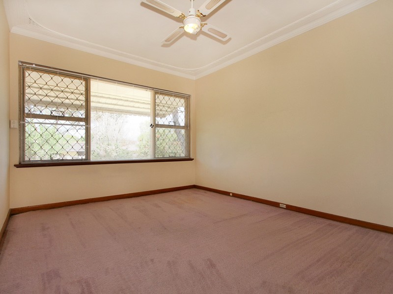 8 Hardaker Street, Eden Hill WA 6054