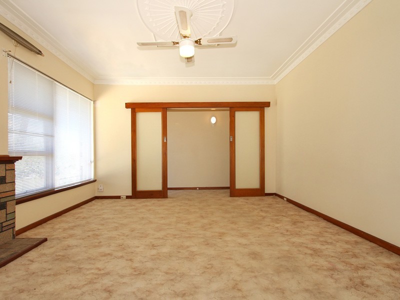 8 Hardaker Street, Eden Hill WA 6054