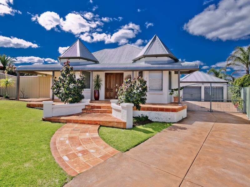 8 Cradle Close, Alexander Heights WA 6064