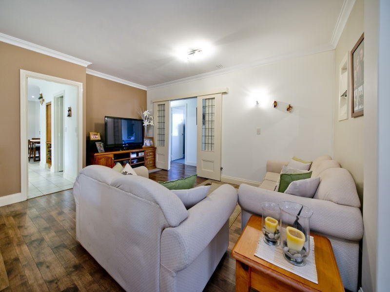 8 Cradle Close, Alexander Heights WA 6064