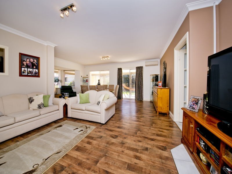 8 Cradle Close, Alexander Heights WA 6064