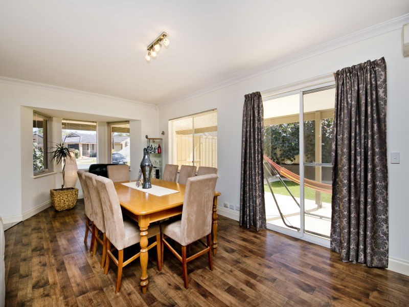 8 Cradle Close, Alexander Heights WA 6064