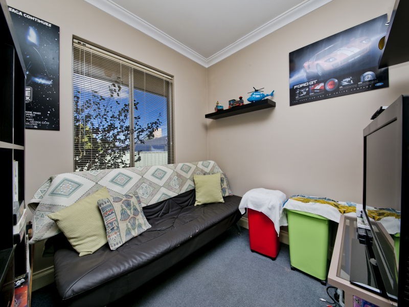 8 Cradle Close, Alexander Heights WA 6064