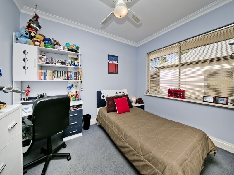 8 Cradle Close, Alexander Heights WA 6064