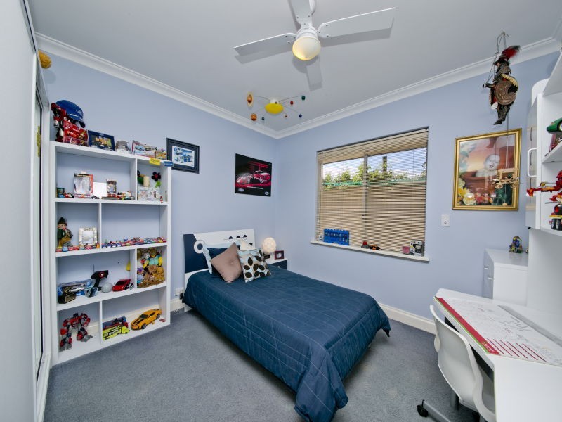 8 Cradle Close, Alexander Heights WA 6064