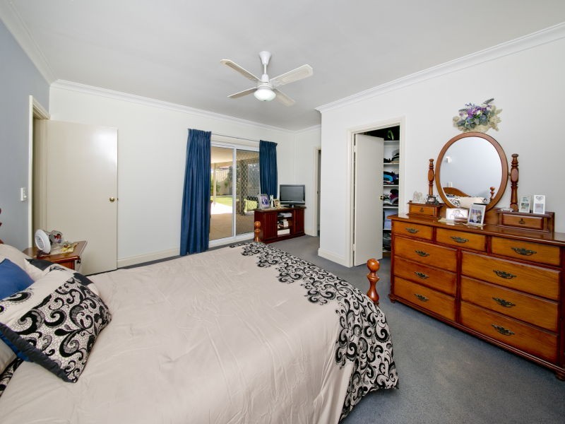 8 Cradle Close, Alexander Heights WA 6064