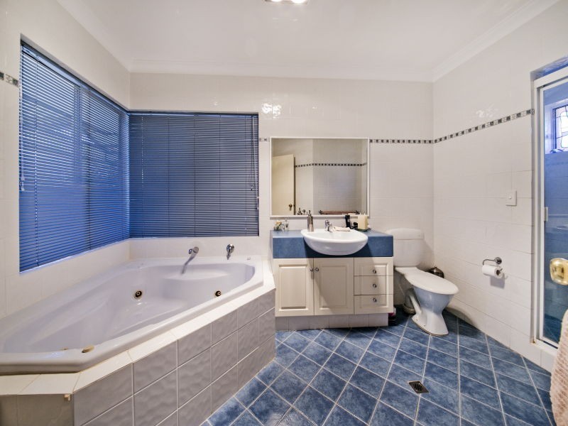 8 Cradle Close, Alexander Heights WA 6064