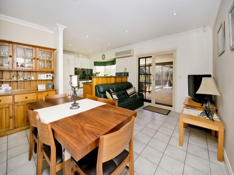 8 Cradle Close, Alexander Heights WA 6064