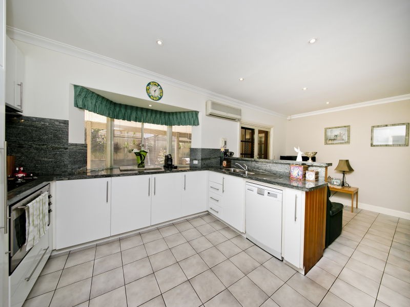 8 Cradle Close, Alexander Heights WA 6064