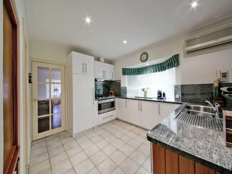 8 Cradle Close, Alexander Heights WA 6064