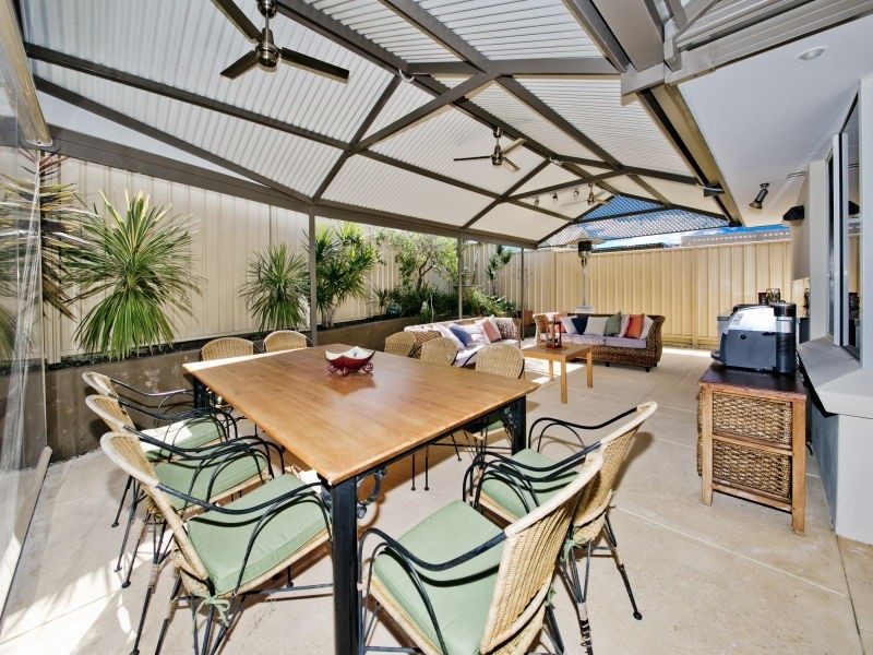 8 Cradle Close, Alexander Heights WA 6064