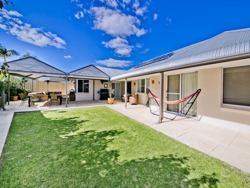 8 Cradle Close, Alexander Heights WA 6064