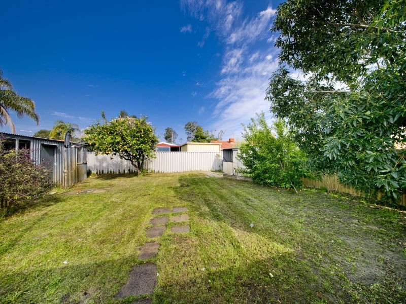 23 Tresidder Road, Lockridge WA 6054