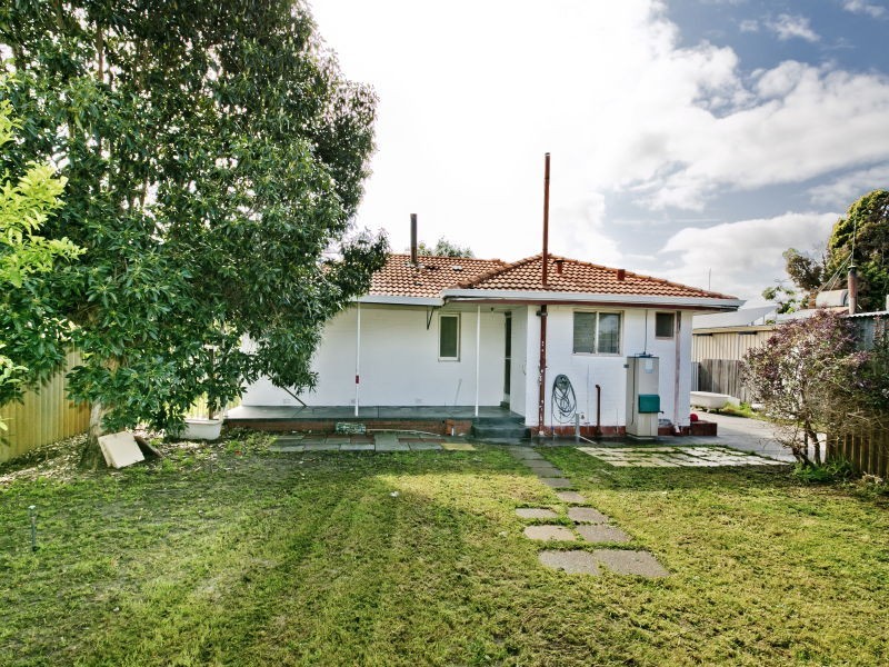 23 Tresidder Road, Lockridge WA 6054