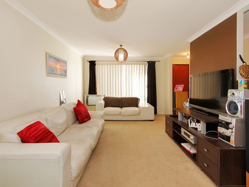 15 Coomer Elbow, South Guildford WA 6055